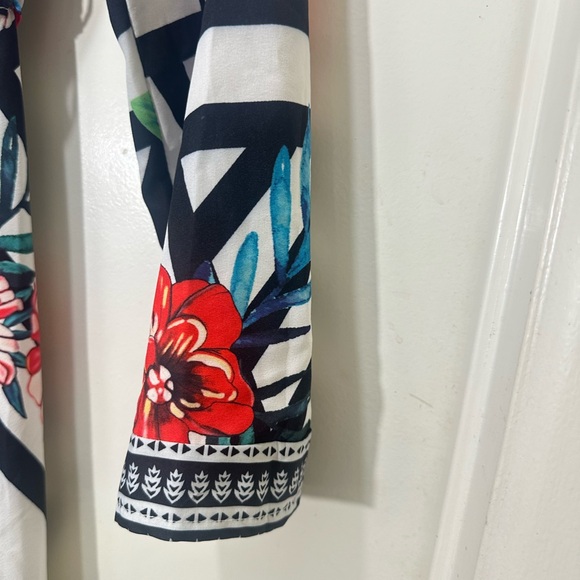 Long Sleeve A-line Printed Mini Dress w/belt featuring a ruffled hem line size S - Picture 3 of 9